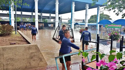 ฝนถล่มชลบุรี น้ำท่วมหน่วยเลือกตั้งล่วงหน้า กกต.เขต 8 เร่งย้ายไปที่ใหม่