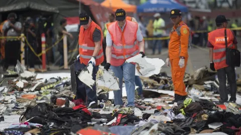 เผย โบอิ้ง 737 Max 8 ไลอ้อนแอร์ เกือบตก หนึ่งวันก่อนดิ่งทะเลดับ 189 ศพ