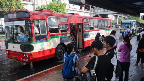 ขสมก.จัดรถเมล์ฟรี 5 เส้นทางไปร่วมพิธีมหามงคล บำเพ็ญพระราชกุศลฯ