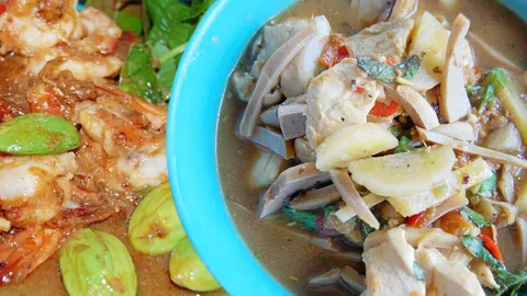 แกงป่ากะลามะพร้าว (อ่อน) "ร้านครัว ส." บ้านเตาถ่าน