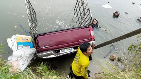 เกียร์ผิด รถกระบะ พุ่งตกบ่อ แม่ลูกดับ