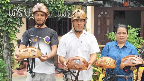 ผลมะพร้าวทำหมวกปั่นจักรยาน