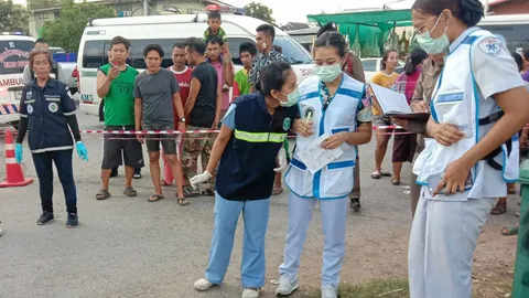 กอดคอจ่อยิงดับ! เพื่อนสมัยประถม เจอกันกลางงานบุญ พาไปเคลียร์หน้าวัด