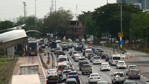 ถนนสายเอเชีย ช่วงอยุธยารถจากภาคเหนือกลับเข้า กทม.หนาแน่น ชะลอตัว