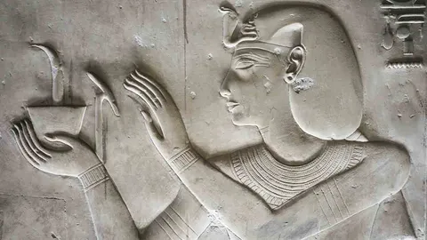 ประติมากรรมบนผนัง