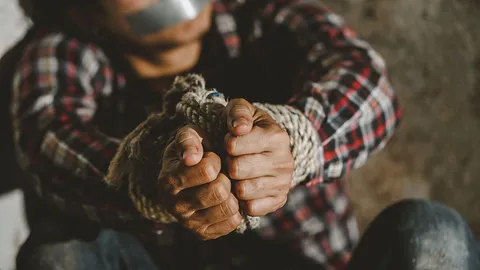 “โปลิศ” จับ “ตำรวจ”