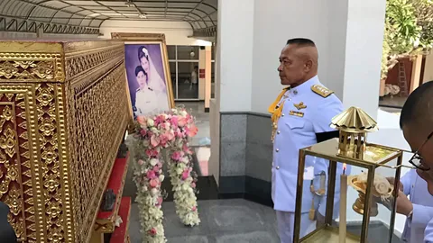 "ร.10" ทรงรับ "น้องแพร" เป็นผู้ป่วย พระราชานุเคราะห์