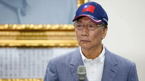 บิ๊กฟ็อกซ์คอนน์ลุยการเมือง