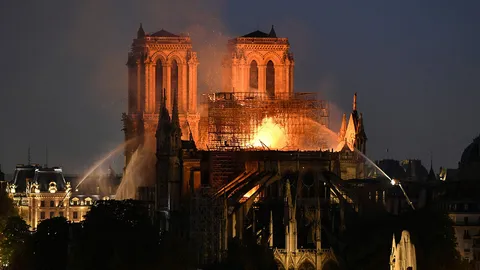 รวงผึ้งแห่งนอเทรอ ดาม