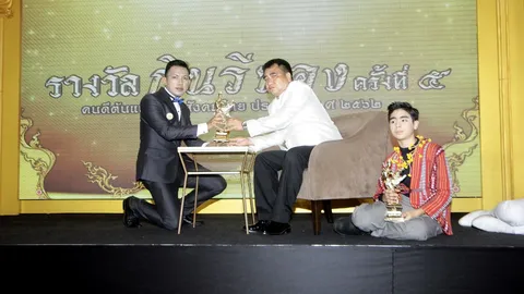 “ชมรมปันน้ำใจอุ่นไอรัก” จัดงานประกาศรางวัล “กินรีทอง” ครั้งที่ 5