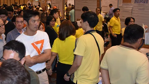 รอลุ้นผล