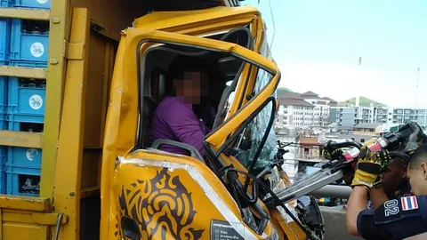 ทำรถติดเป็นกิโล หกล้อขนเบียร์อัดท้ายพ่วง 18 ล้อ สะพานต่างระดับอ่าวอุดม