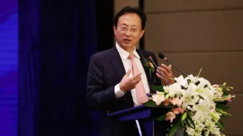 สื่อแฉ เจ้าสัวจีนจ่ายสินบน 200 ล้านบาท ให้ลูกสาวเข้าม.ดังสหรัฐฯ