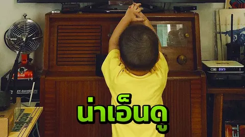 กัปตัน สุดตื้นตัน น้องดิน ลูกชาย ยืนไหว้ในหลวงหน้าจอ