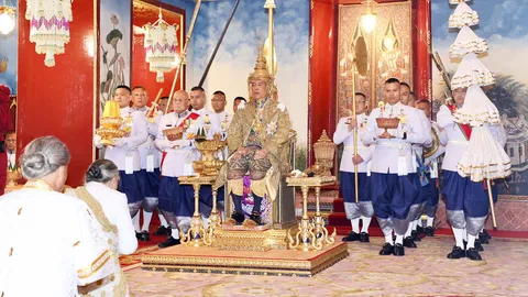 สำนักพระราชวัง เผยพระบรมฉายาลักษณ์รัชกาลที่ 10 ทรงสวมพระมหาพิชัยมงกุฎ