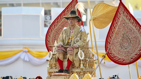 ปีติ 269 นาทีประวัติศาสตร์ "ทรงพระเจริญ" กึกก้อง พสกนิกรชื่นชมพระบารมี เสด็จฯเลียบพระนคร 