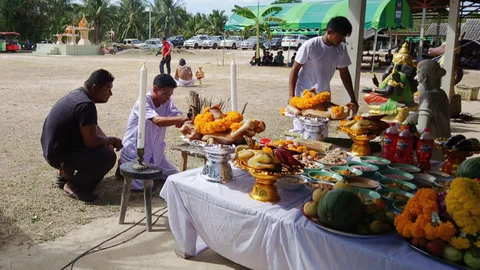 สำนักสักยันต์ดังที่ประจวบฯ ทำพิธีไหว้ครู ลูกศิษย์ต่างของขึ้น