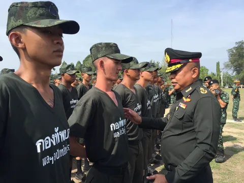 มทบ.45 ต้อนรับทหารใหม่ ผลัดที่ 1ปี 62 แจกกระบอกน้ำป้องกันเป็นฮีตสโตรก