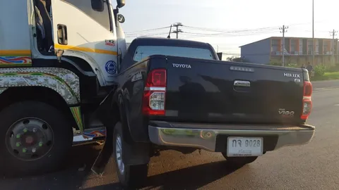 รถพ่วง18ล้อชนกระบะยับกลางสี่แยกโคกตาล ศรีสะเกษ ตาย 2 ศพ สาหัส 1