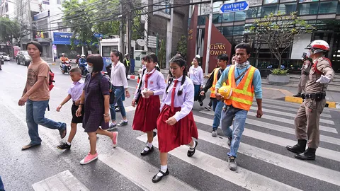 เปิดเทอมวันแรกฉลุย ปูพรม-เจ้าหน้าที่ บังคับใช้กฎหมาย จราจรดีเกินคาด!