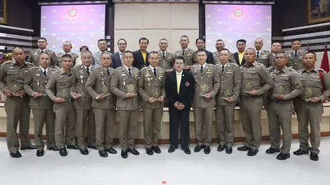 มอบรางวัล ตำรวจน้ำดี ต้นแบบผู้พิทักษ์สันติราษฎร์ - คนดีศรีสังคม