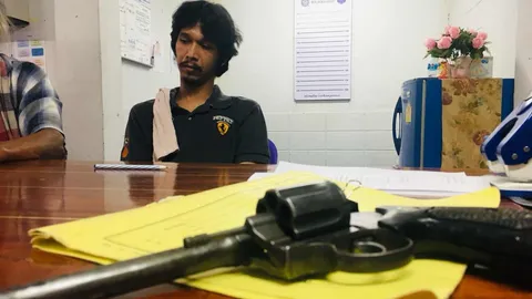 เลิก แต่ยังไม่หย่า เจอหนุ่มดอดตีท้ายครัว ยิงด้วย.38 หวิดม่อง