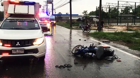 หนุ่มโรงน้ำแข็งสกลนคร บึ่งจยย.ฝ่าฝนไปทำงาน เจอกระบะชนดับคาที่ก่อนหนีไป