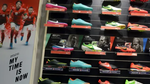 ก่อนเกิดหายนะ บริษัทรองเท้ายักษ์ใหญ่ วอนทรัมป์ ยุติสงครามการค้าทันที