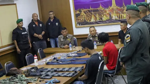 2 โจ๋จนมุม คลิปโหด! "ควงขวาน" ทุบรถกู้ภัย