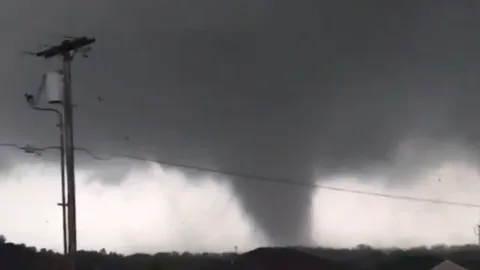 เปิดนาทีสะพรึง ทอร์นาโดถล่มมิสซูรียับ  7 วันเจอกว่า 170 ลูก (คลิป)