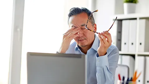 “สายตายาวตามวัย” ปัญหาสายตาที่ต้องสังเกตให้ไวก่อนสร้างปัญหาให้ชีวิต