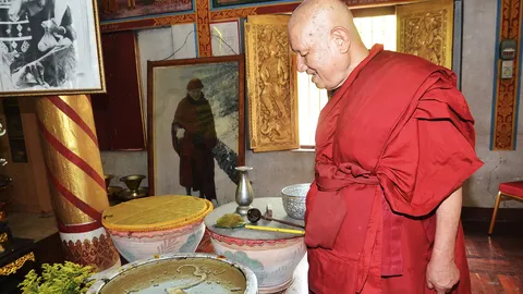 ลูกศิษย์ฮือฮาภาพสุดท้าย "หลวงพ่อพันเทวา" ทำอ่างน้ำมนต์เหมือนให้เลข