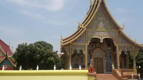 พระหลานครูบาบุญชุ่ม ทุ่ม 1.2 ล้าน ทำวัดเหลืองอร่าม ถวายเป็นพระราชกุศล