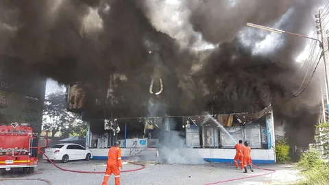 ดับระทึก ไฟไหม้โกดัง เผาแอร์-ตู้เย็น 400 เครื่อง วอด10ล้าน