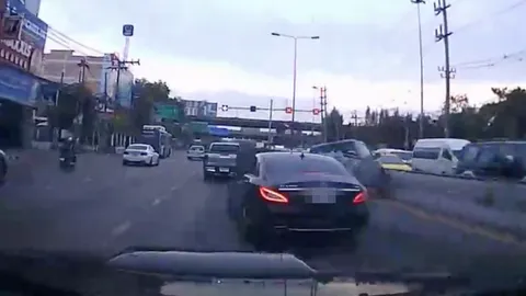 ตร.จ่อเรียกหนุ่มเบนซ์ซิ่งชนกระบะ รับทราบข้อกล่าวหา หลังอาการดีขึ้น