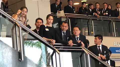 ส.ส.ประชาธิปัตย์-พลังประชารัฐ ร่วมลุ้น ขณะ "อภิสิทธิ์" แถลงลาออก