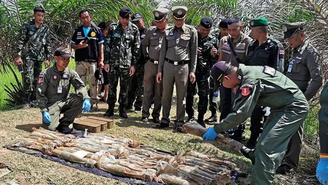 ผงะยึดอาวุธสงคราม อาร์พีจี-เอ็ม79 ซุกไว้ในคลอง