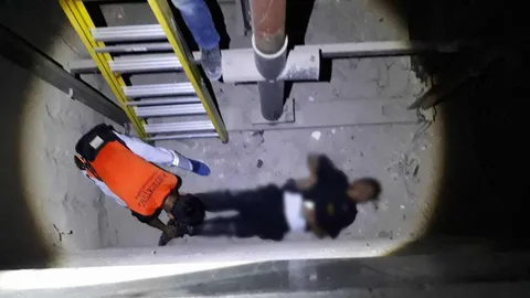 ช่วยรปภ.กะดึก เดินคลำหาห้องน้ำ พลัดตกช่องลิฟต์ อาคารร้าง ขาหัก 