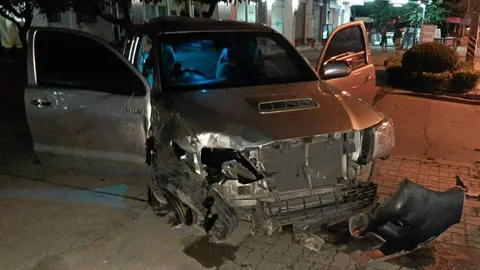 เมาขับ-ชนเละ ขยี้ญาติผบช.ก. ดับ 2 ศพสาหัส 1 (คลิป)