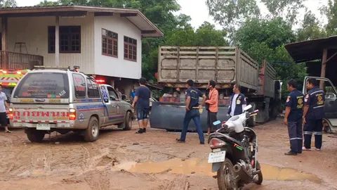 สลด ช่างซ่อมสิบล้อ มุดซ่อมคันดัมพ์ ถูกกระบะดัมพ์ร่วงทับร่าง ดับคาที่