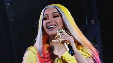 ถูกกล่าวหาว่าไม่ได้แต่งเพลงเอง "คาร์ดี บี" ออกมาโต้แต่งเองแต่มีคนช่วยจัดให้เข้าที่