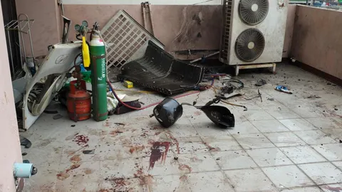 แอร์เก่าระเบิด ใช้มานับ10ปี คอมฯบึมขณะช่างเติมน้ำยา สาหัส2 