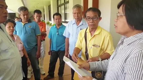 กลุ่มรถแดงเชียงใหม่ บุกศาลากลางฯ จี้ ปมแกร็บคาร์ทวงถามจับกี่คันแล้ว