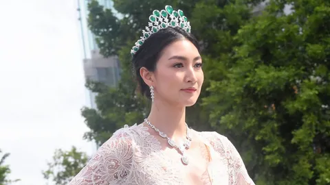 แฟชั่นรันเวย์ โชว์เพชร 250 ล้าน ฮือฮา-ครั้งแรก แพนเค้กนำทีม