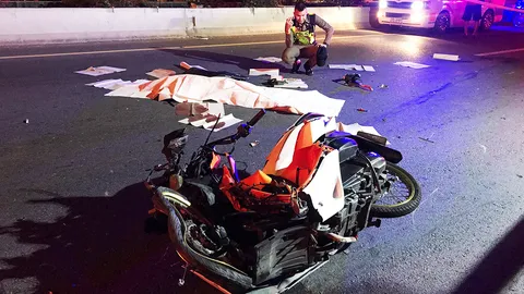 โจ๋ ปวส.ซิ่งจยย.บิดมิดไมล์140 พุ่งชนสิบล้อดับสยองคาถนนพระราม2