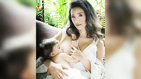 โมเมนต์ที่สวยงาม น้ำฝน กุลณัฐ เผยภาพ น้องทาเรีย ดูดนมจากเต้า