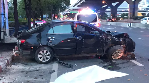 ชนสยอง ลงโทลล์เวย์วิภาวดี หนุ่ม23 ตัวกระเด็นออกมาตายนอกรถ 