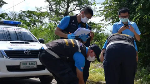 พบศพสาวนิรนาม ตายปริศนานอนอืดในพงหญ้า ย่านประเวศ