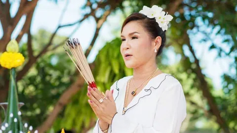 มุ่งสู่เส้นทางธรรม นาง ศิริพร