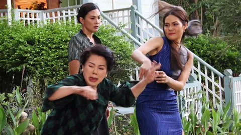 "น้ำตาล" โกรธฟิวส์ขาด! เหวี่ยง "แม่อี๊ด" ล้มทั้งยืน